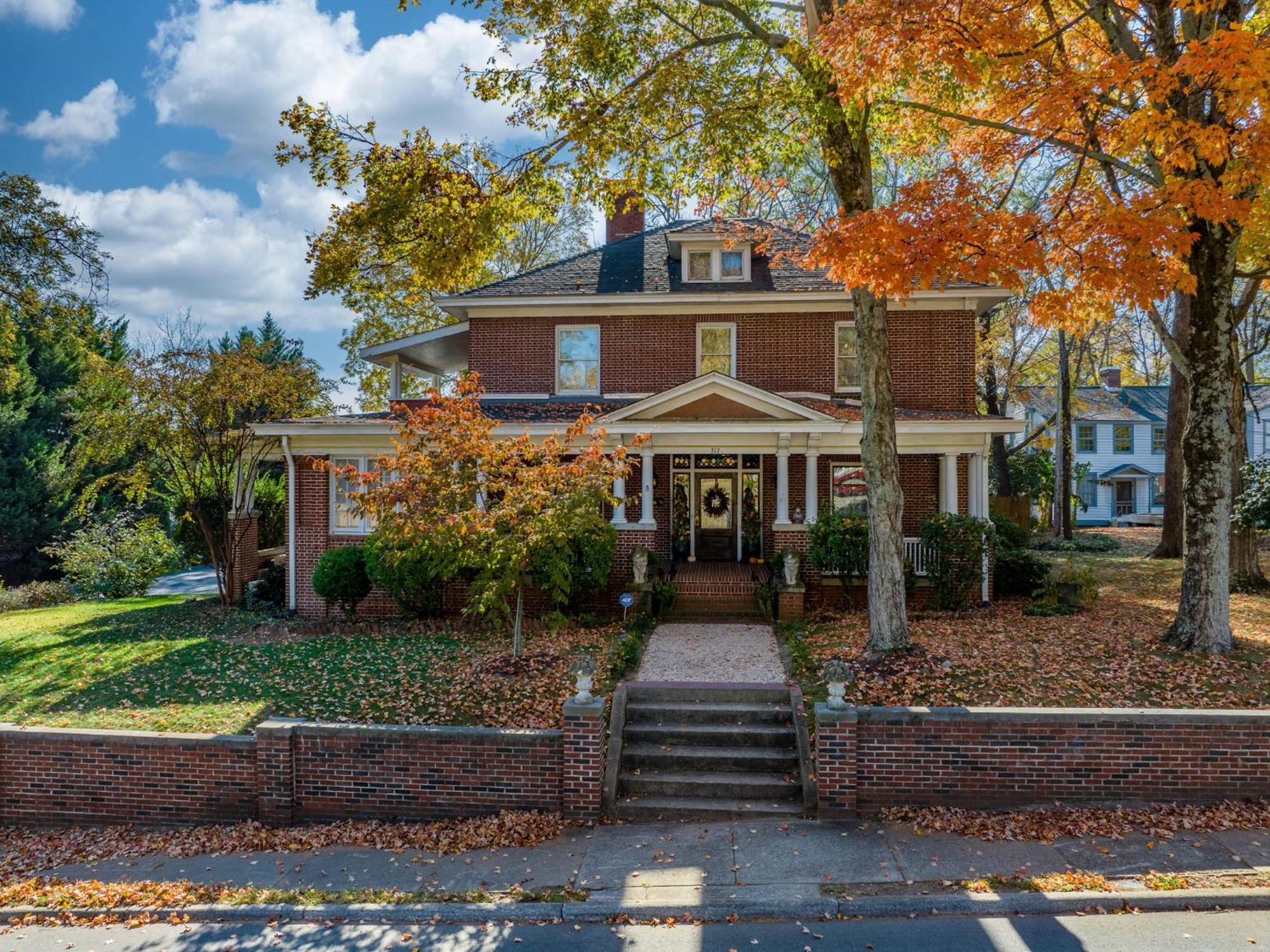 The Inn On Front Street Statesville Exterior foto